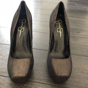 Black and Gold Jessica Simpson pumps